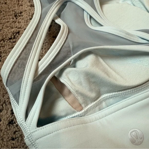 Lululemon Everlux Mesh-Back Train Bra *Light Support, C/D Cup